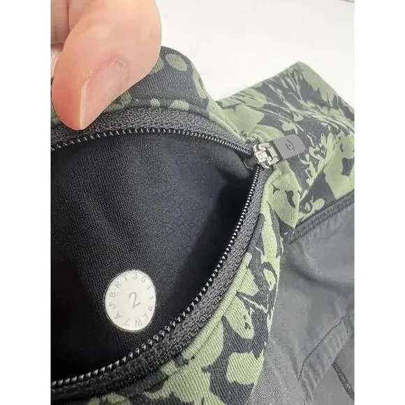 Lululemon Speed Up Women’s Sz 2 Black Efflorescent Barracks Green Lined Shorts - Picture 5 of 8